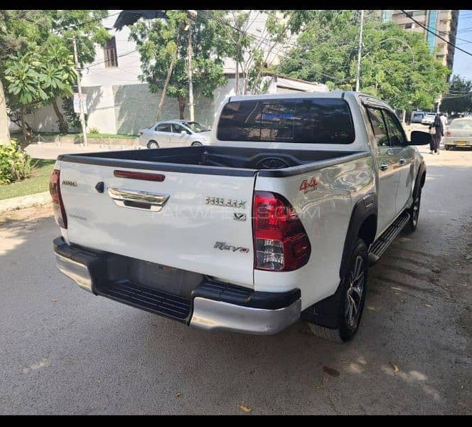 Toyota Hilux 2018 4