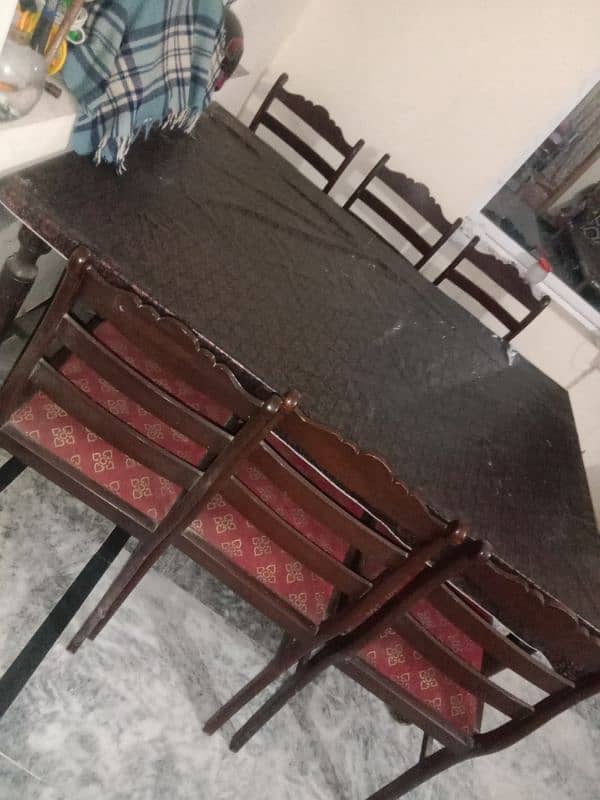 Table with 6 chairs 3