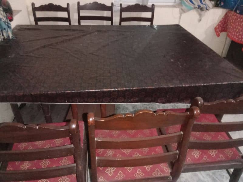 Table with 6 chairs 6