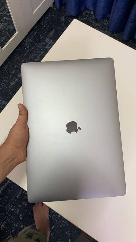 MacBook Pro 2019 16" 1