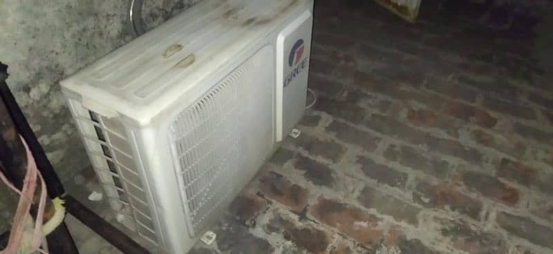 Gree 1.5 Ton Non Inverter AC 4