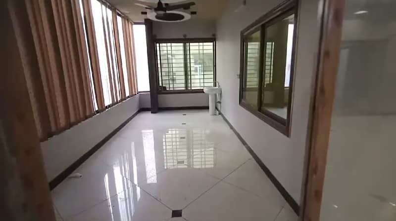 North Nazimabad Block - i 4bed dd 17