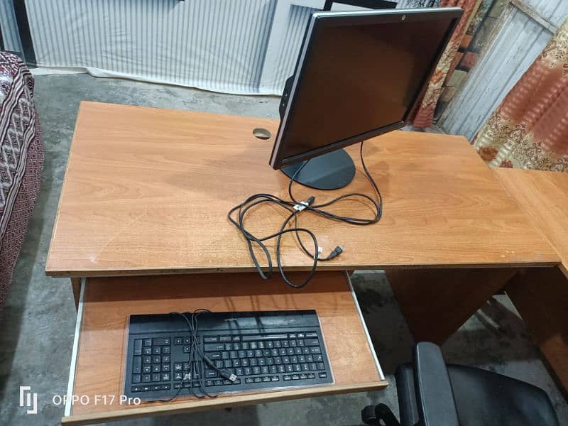 office table good condition 1