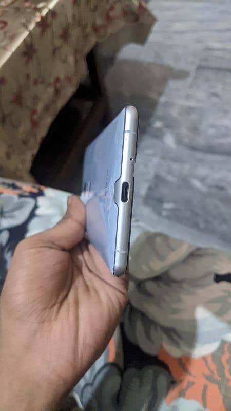 Sony xperia xz3 With Cover And Orignal Charger 2