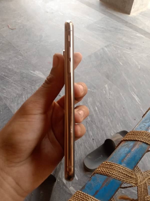 I phone Xs Duel PTA Approved single scratch b nh ha gold 256gb 4