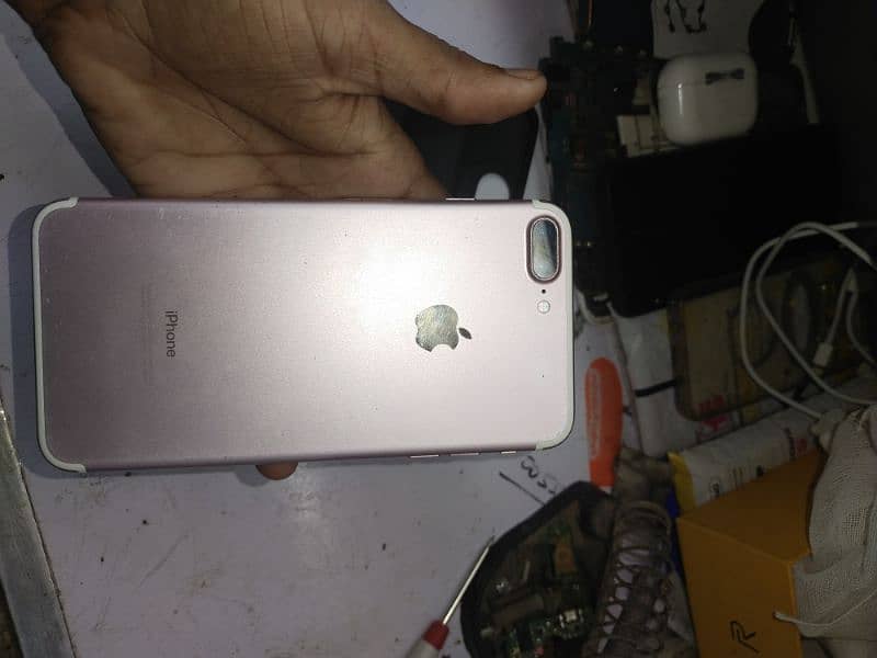 I PHONE 7 + 128 ONLY BATTERY CHANGE KARWANI PAREGI GOOD CONDITION VT 1