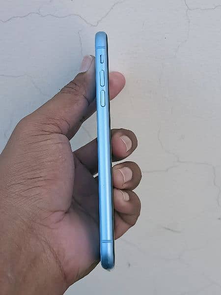 iphone XR 4