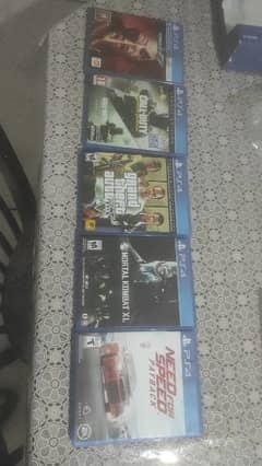 PS 4 SLIM 1 TB + 2 Controllers + 5 Games