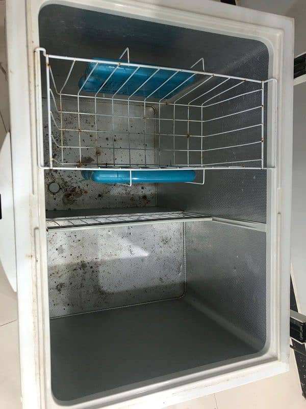 Dawlance Deep Freezer single door perfect condition 4