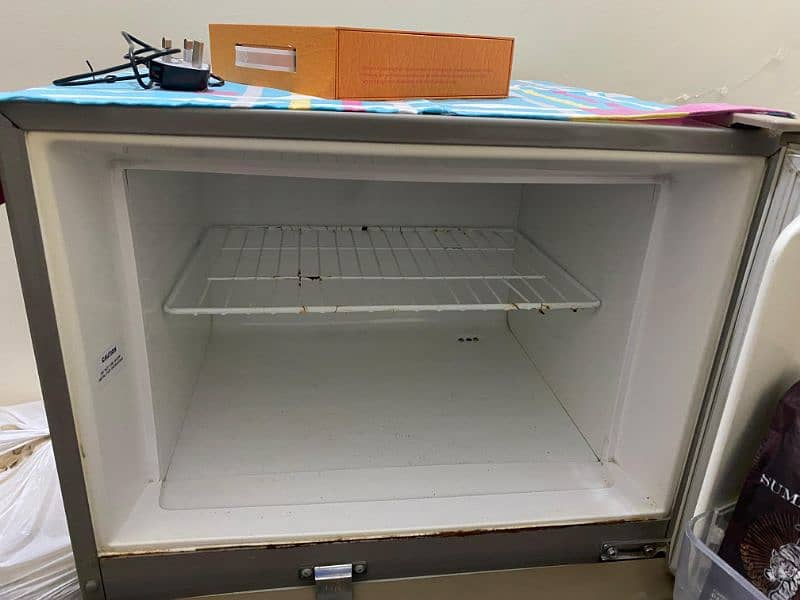 Singer company fridge for sale 7