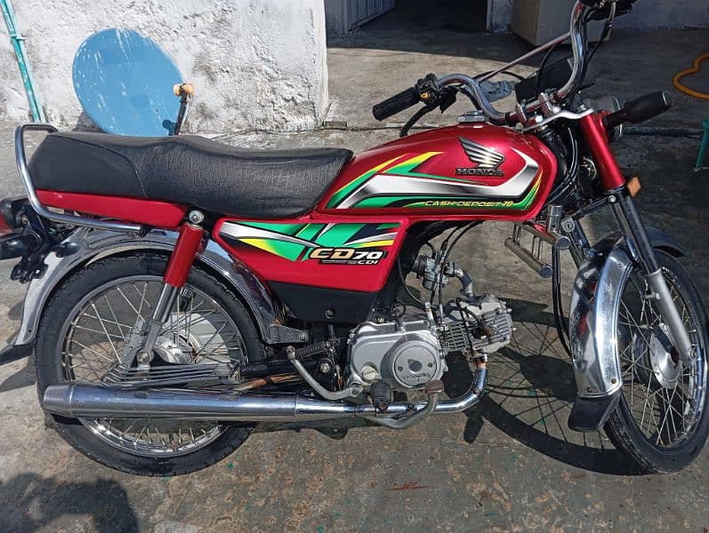 honda CD 70. . . . 22model 10/10 condition. . . Chet me hy 3