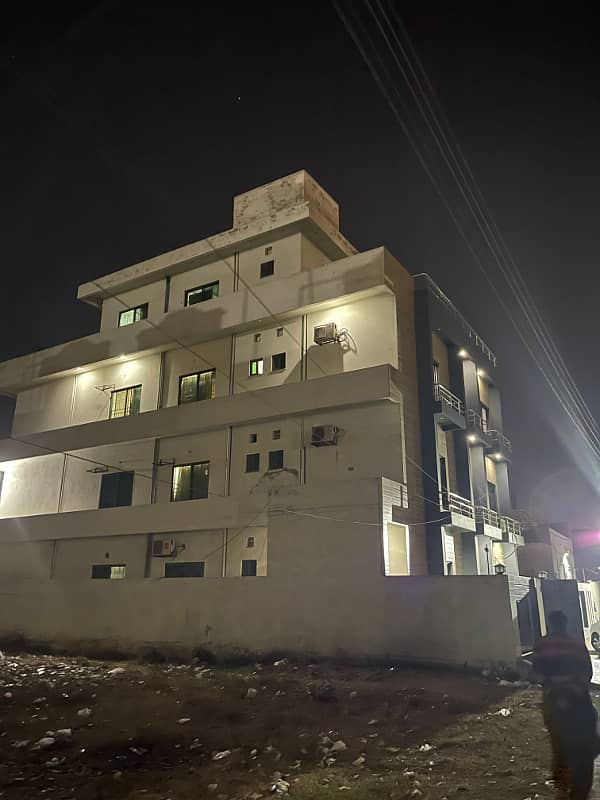 Baani BOYS HOSTEL Johar Town Near KIPs and UCP shaukat khanam hospital 0