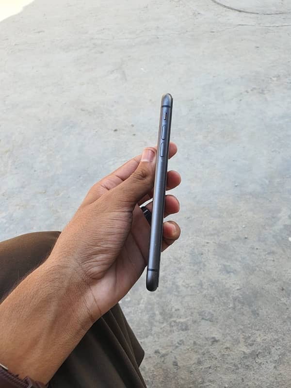 Iphone 11 64 GB JV Charcoal Black 2