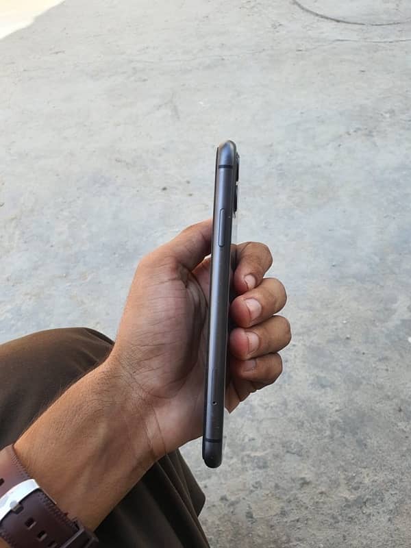 Iphone 11 64 GB JV Charcoal Black 3