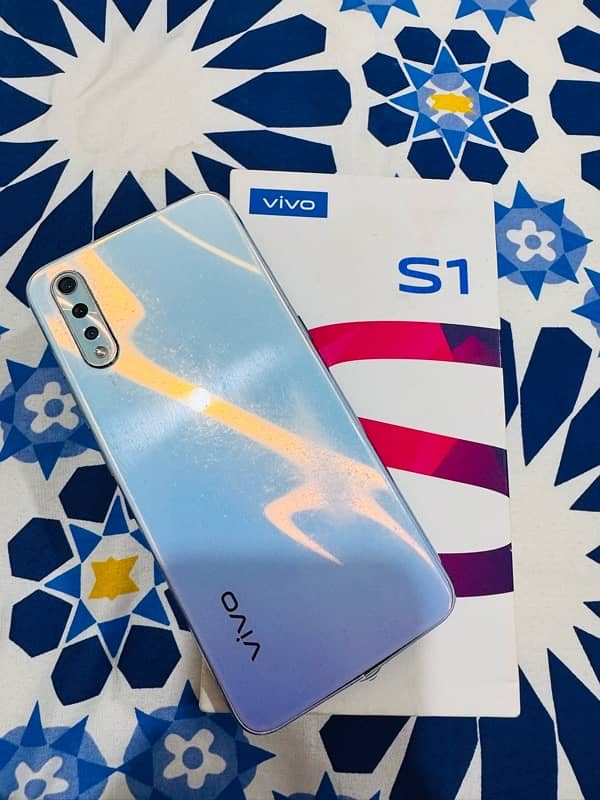 Vivo s1 4/128 0