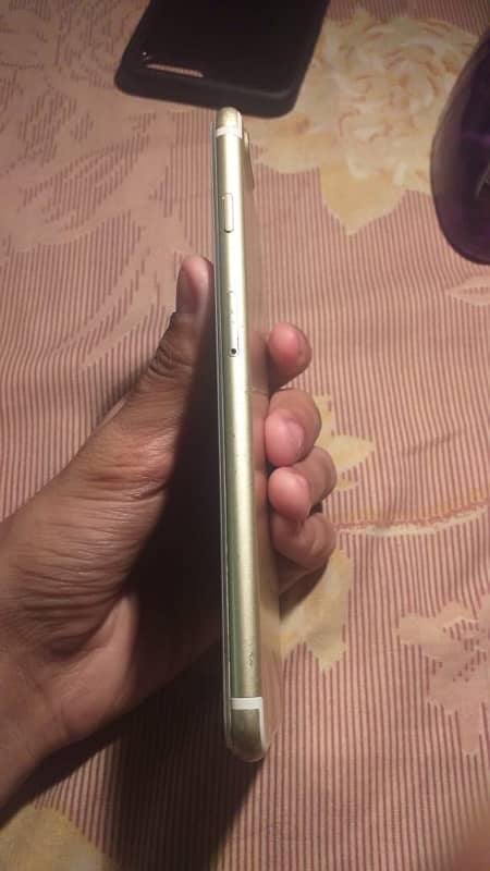 i am selling iphone 7 plus pta approved 128 gb 4