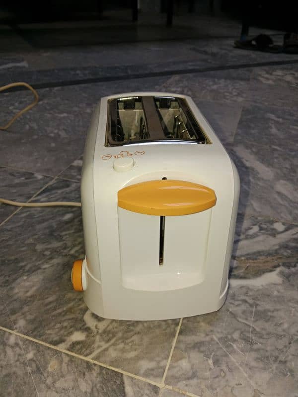 toaster 2 sliece new condition ha 7