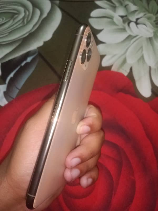 iPhone 11 Pro Max  (non pta) golden colour 1