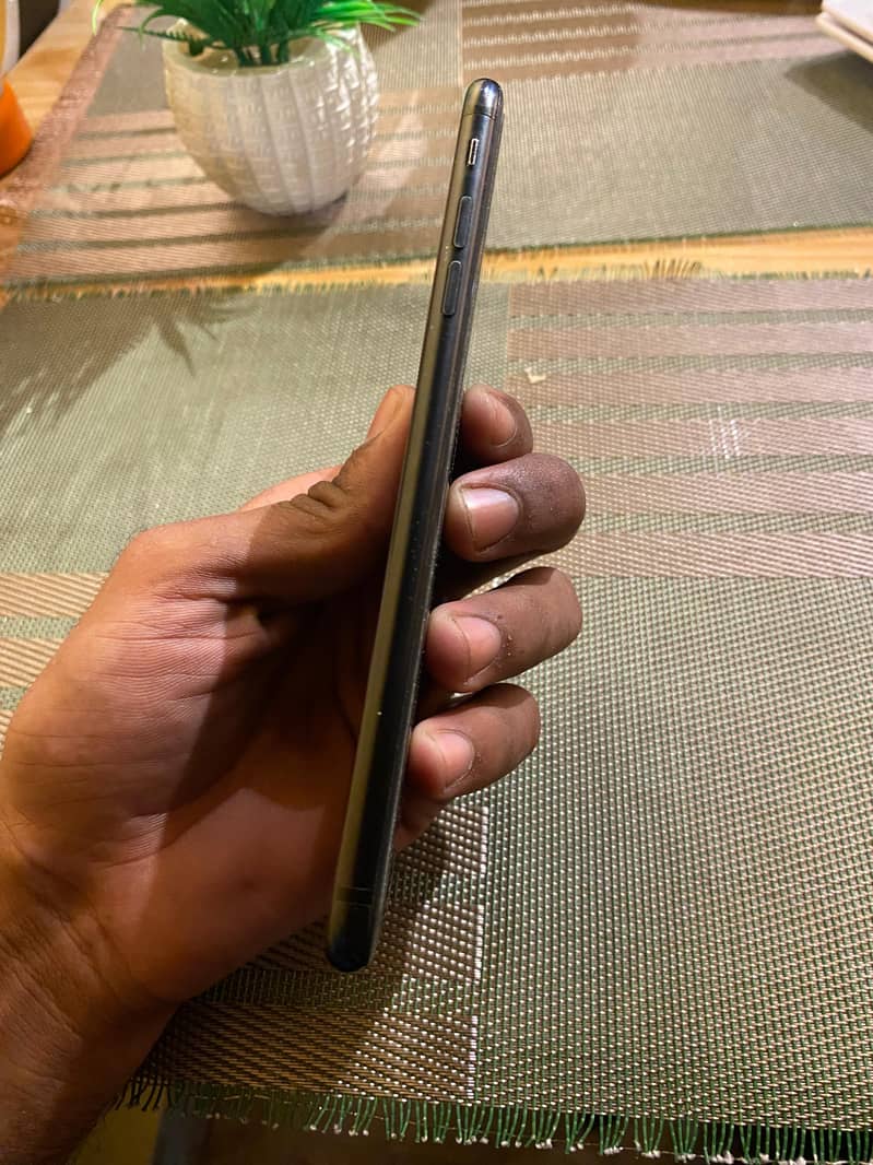 Iphone 7 plus 8/10 condition 6