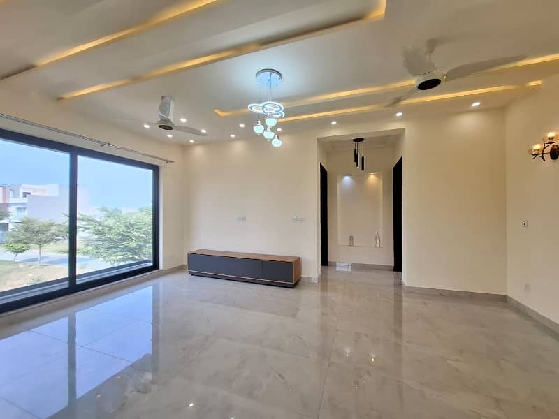 5 Marla Hall office For Rent in Bahria town Lahore good location 1