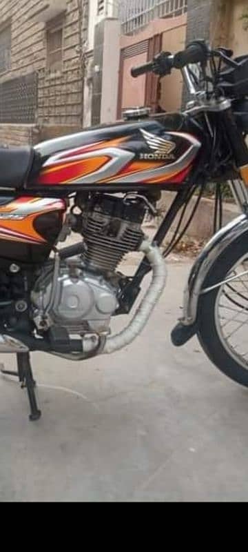 honda 125 model hai 2022 karachi number hai pasa ke need hai 0