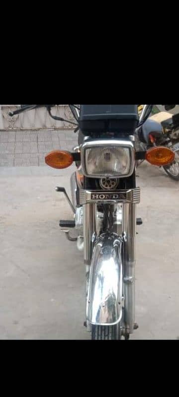 honda 125 model hai 2022 karachi number hai pasa ke need hai 1