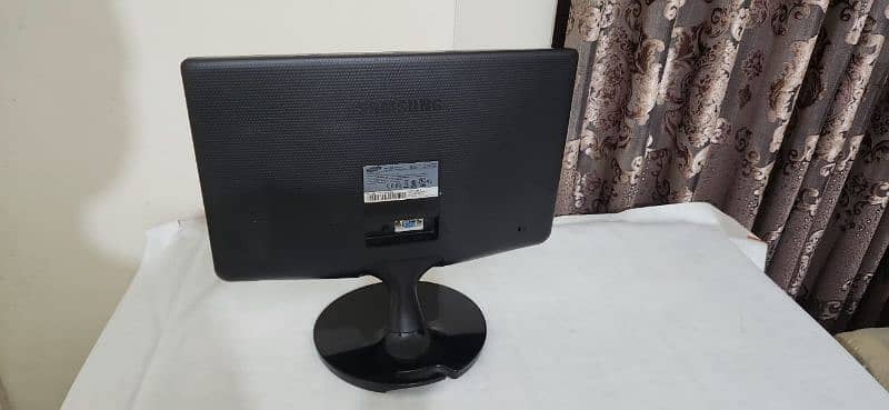 Samsung led 19 inch for gaming computer 1