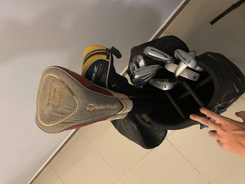 TAYLOR MADE GOLF KIT ( PRE LOVED) 2