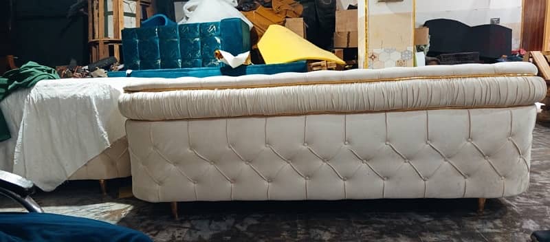 luxury chesterfield sofa set  are available in 35 colours 9