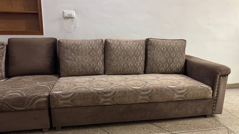 High-Quality L-Shaped Sofa (7/10 Seater) – Like New! 1