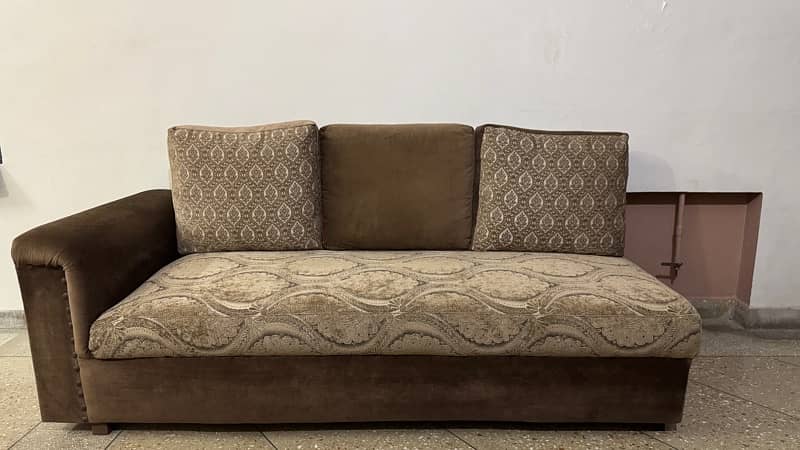 High-Quality L-Shaped Sofa (7/10 Seater) – Like New! 3