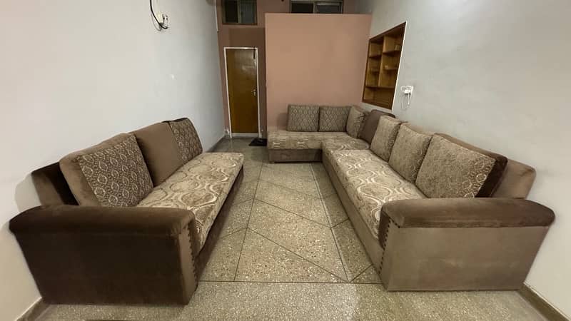 High-Quality L-Shaped Sofa (7/10 Seater) – Like New! 4