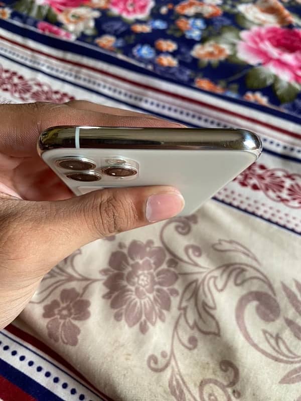 iPhone 11 Pro 256gb pta approve 5