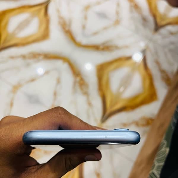 iPhone XR pta approved 4