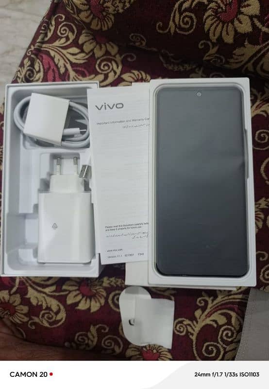 hy friends mara pas vivo y100 mobile hai Jo k 2 din use Kiya hai 0