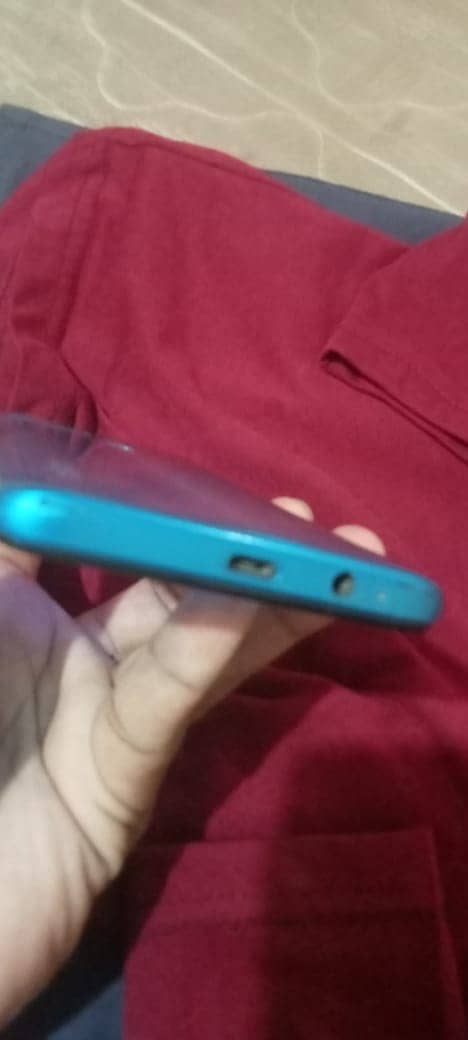 infinix hot 10i 4/128 condition achi hy 4