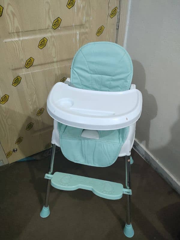 high chair for sale in best condition 3