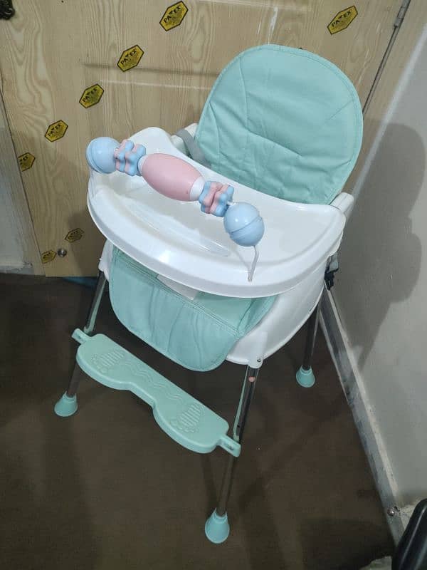 high chair for sale in best condition 4