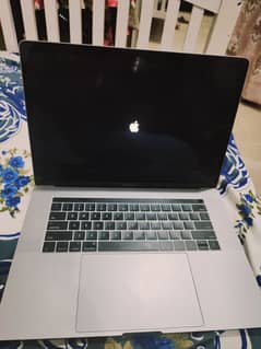 MacBook pro 2017 15 inch 16/512