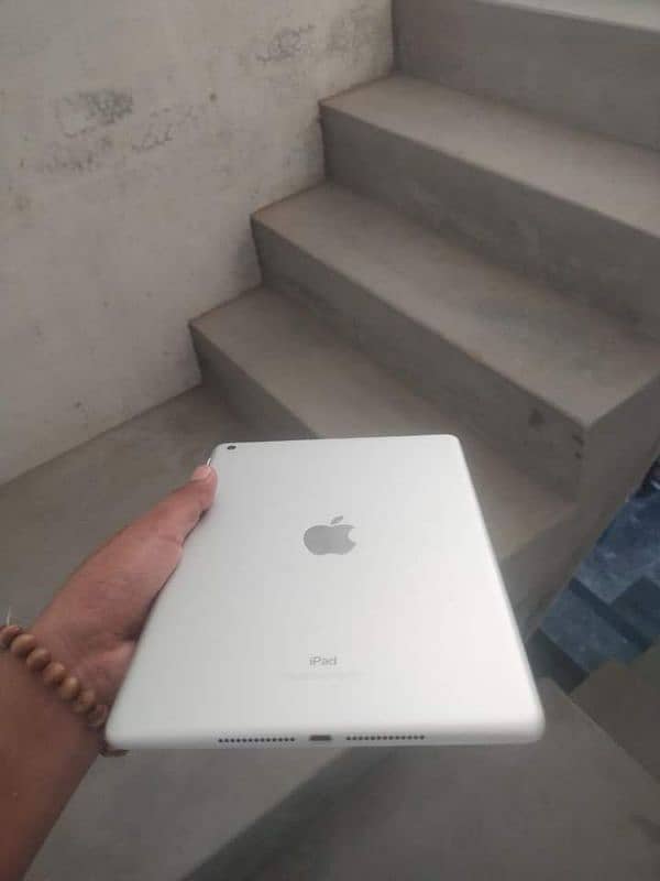 iPad 5TH GENERATION BEST FOR PUBG BATTERY CHANG HONI HAI BUS 4