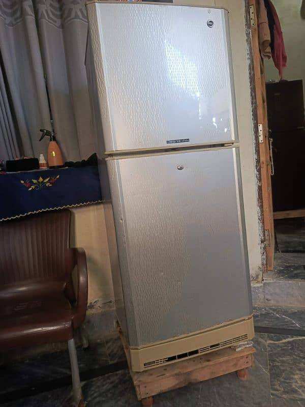 PEL PRA120 Medium Refrigerator 0