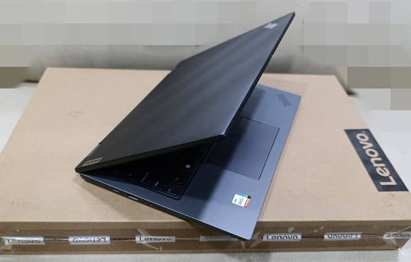 Lenovo Thinkpad Yoga L13 G4 3