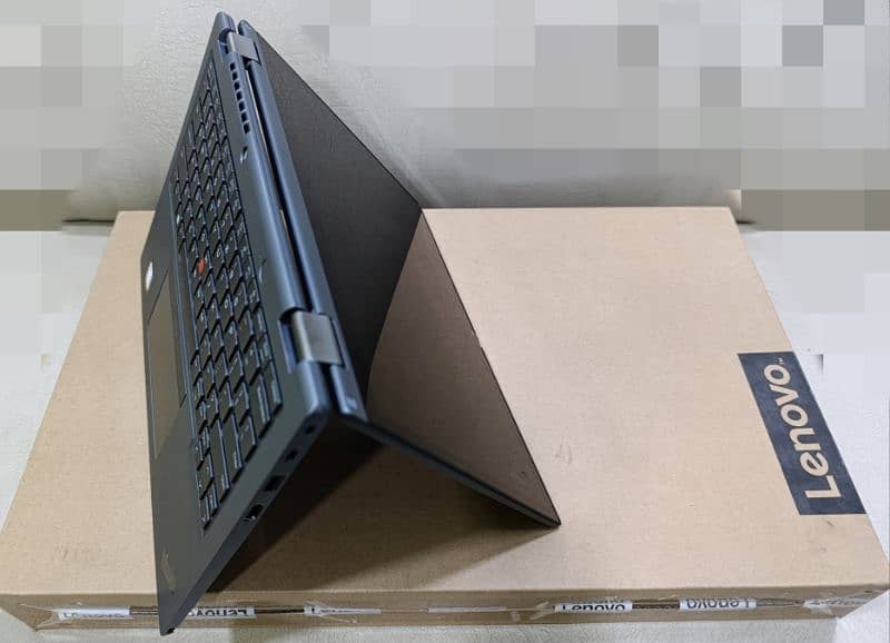 Lenovo Thinkpad Yoga L13 G4 5