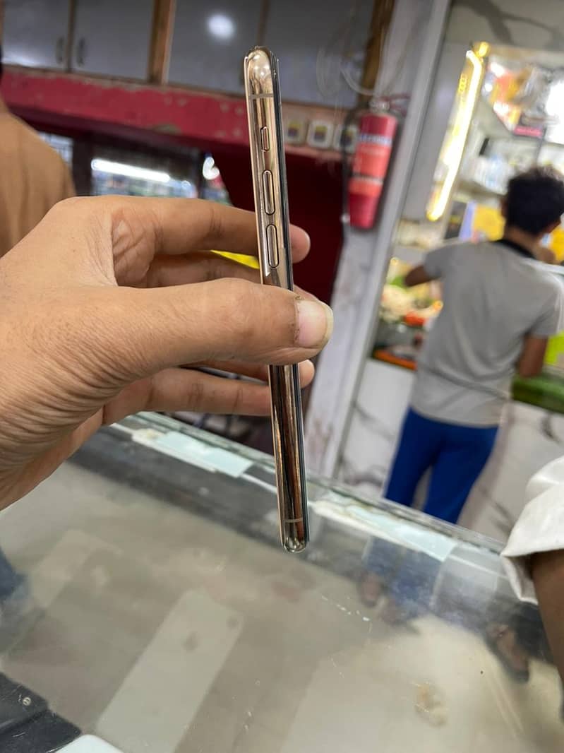 iPhone 11 Pro 256gb PTA Approved Water Pack 3