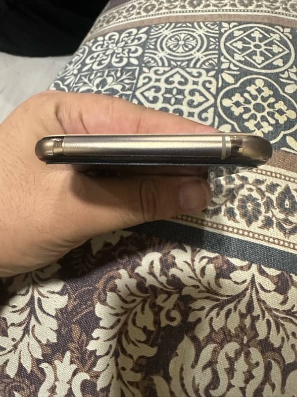 Iphone 11 Pro (256GB) (PTA Approved) 4