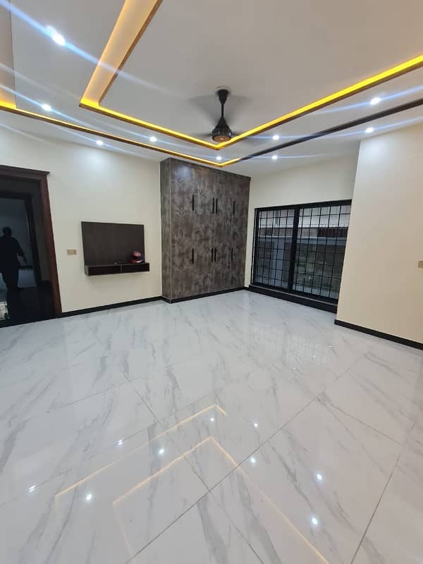 Kanal 3bed Superb Tile Floor Upper Portion In Wapda Town K-1 Block 1