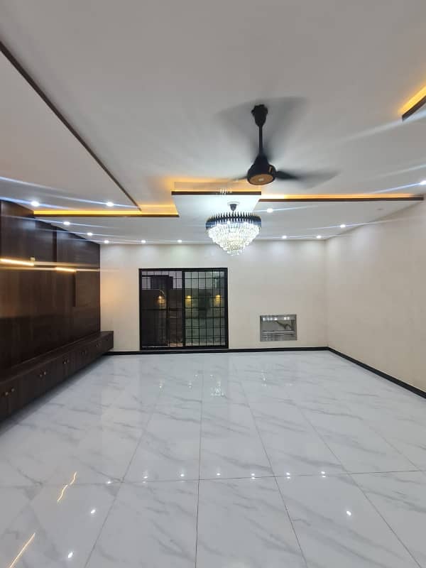 Kanal 3bed Superb Tile Floor Upper Portion In Wapda Town K-1 Block 5