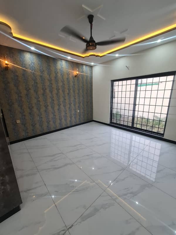 Kanal 3bed Superb Tile Floor Upper Portion In Wapda Town K-1 Block 12