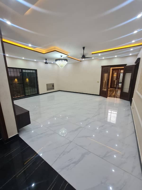 Kanal 3bed Superb Tile Floor Upper Portion In Wapda Town K-1 Block 13