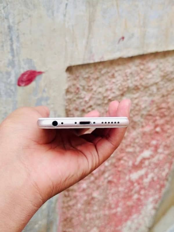 iPhone 6s 64gb PTA approved 1